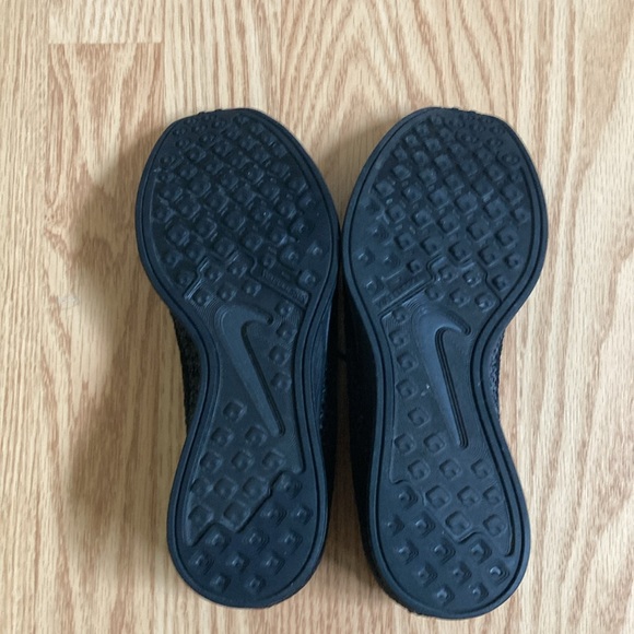 Mens flyknit racer 6.5 women’s size 8 - worn a couple of times - asking $140 obo - Picture 3 of 4